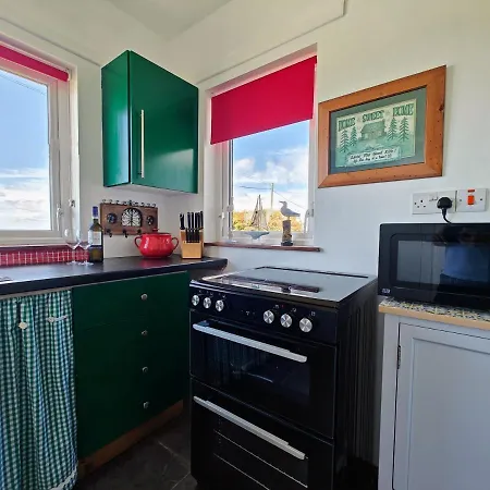 Teach Róisin-traditional Irish In Head. Malin