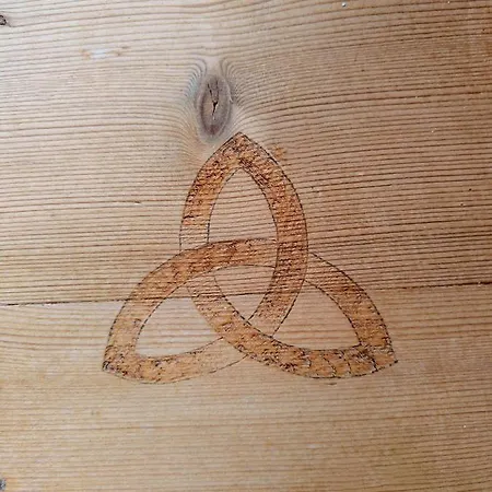 Teach Róisin-traditional Irish In Head.