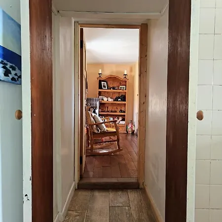 Teach Róisin-traditional Irish In Head. Malin