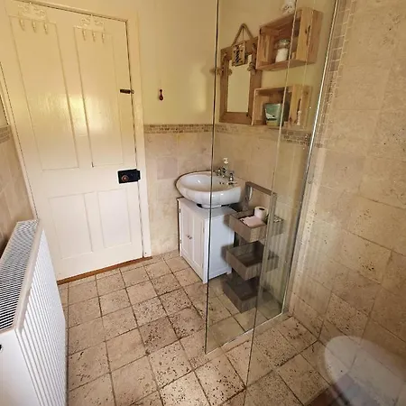 Teach Róisin-traditional Irish In Head.