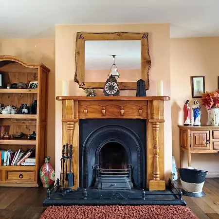 Teach Róisin-traditional Irish In Head. * Malin