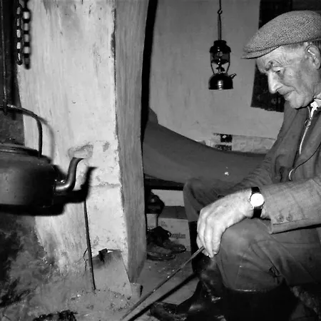 Teach Róisin-traditional Irish In Head. Casa de Férias